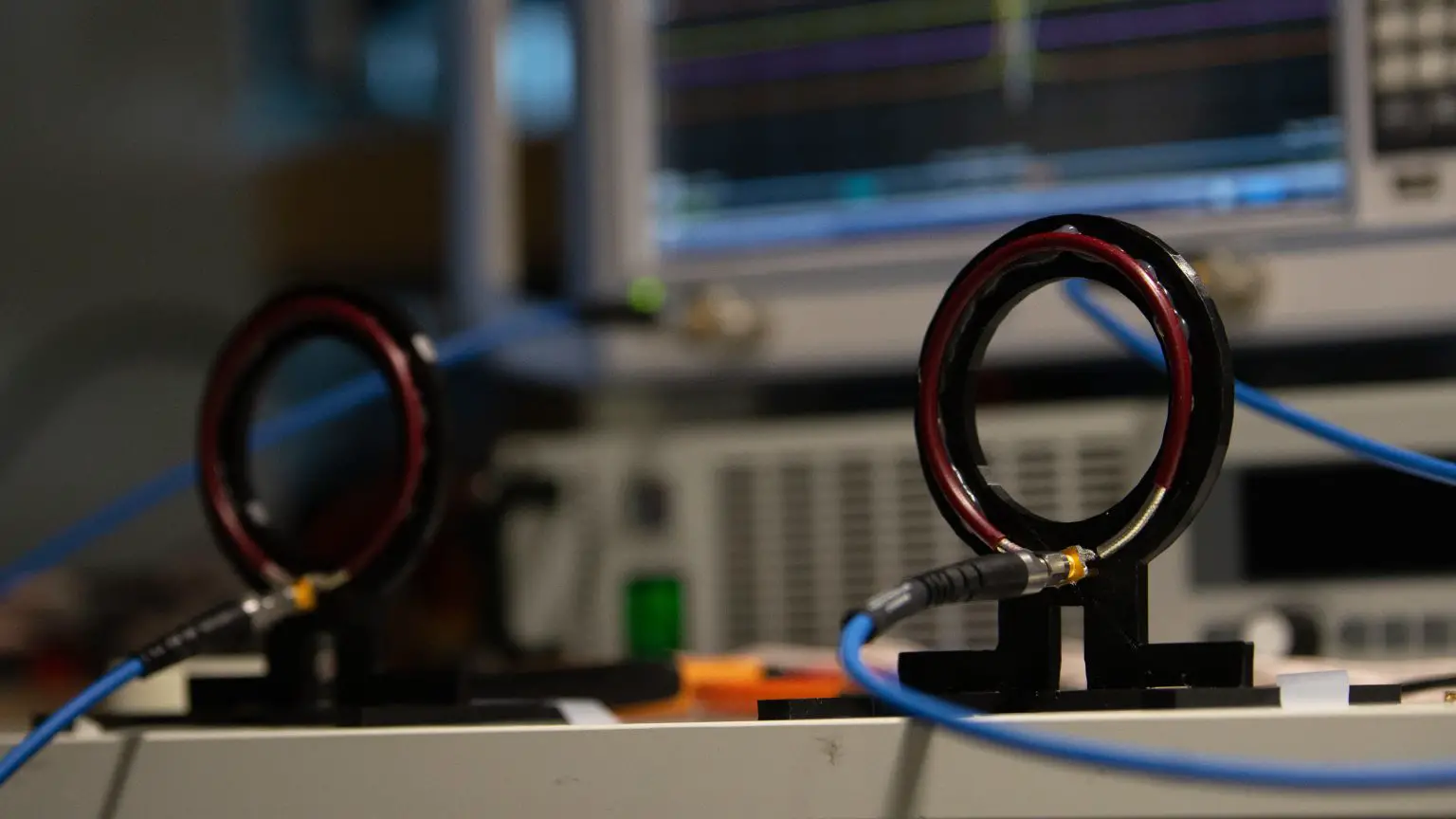 Two-Loop-Antennas-Wireless-Charging-1536x864.webp