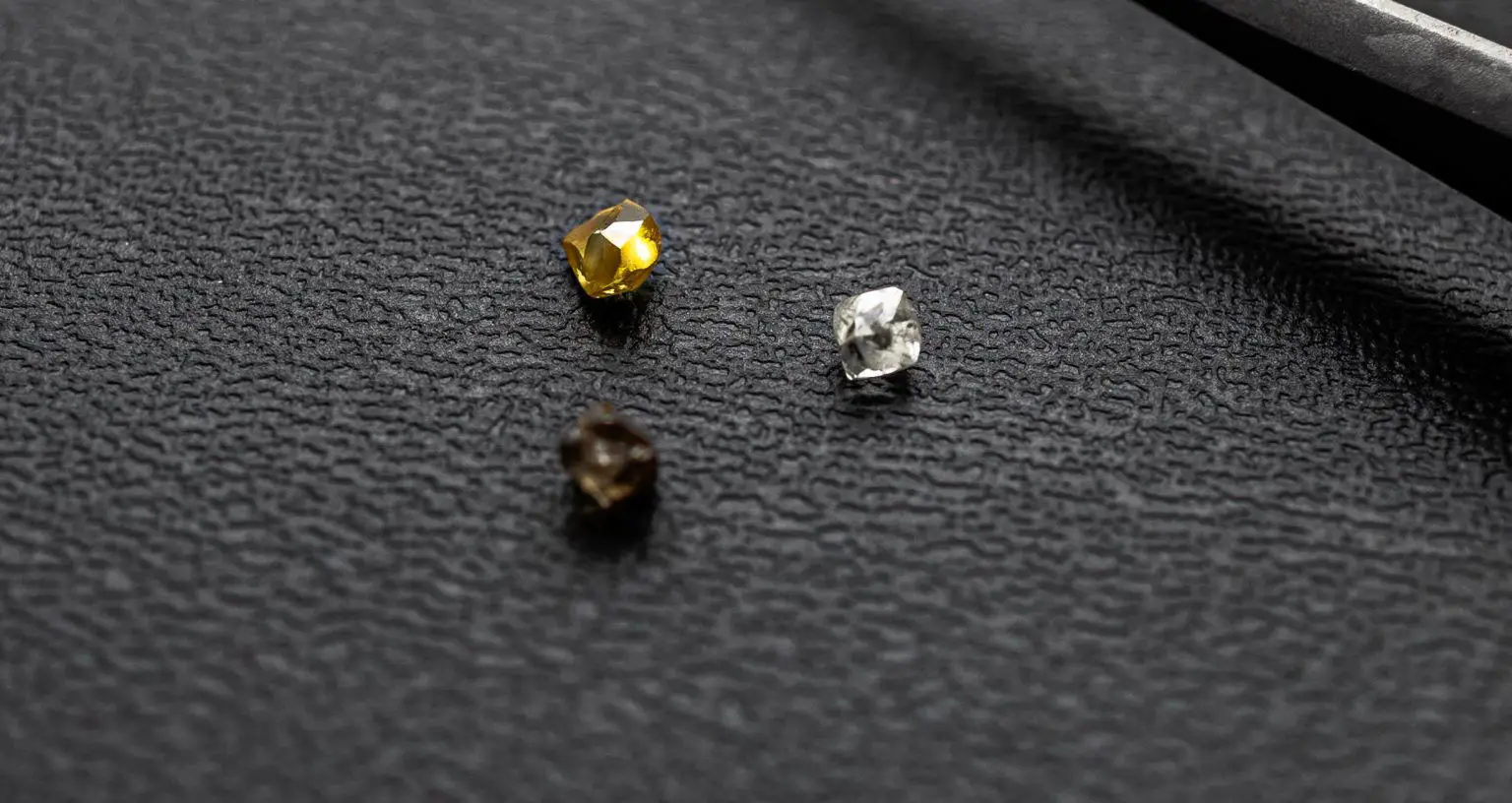 Diamonds-With-Microscopic-Silicate-and-Sulphide-Inclusions-1536x816.webp