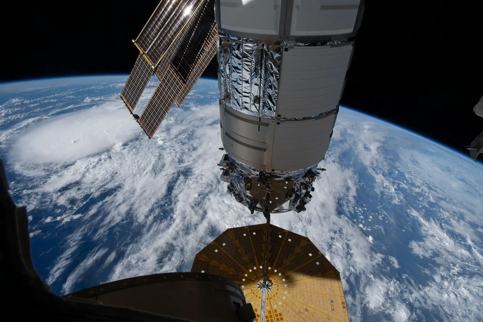 Northrop-Grumman-Cygnus-Space-Freighter-Above-Storm-in-Atlantic-Ocean-1536x1024.webp