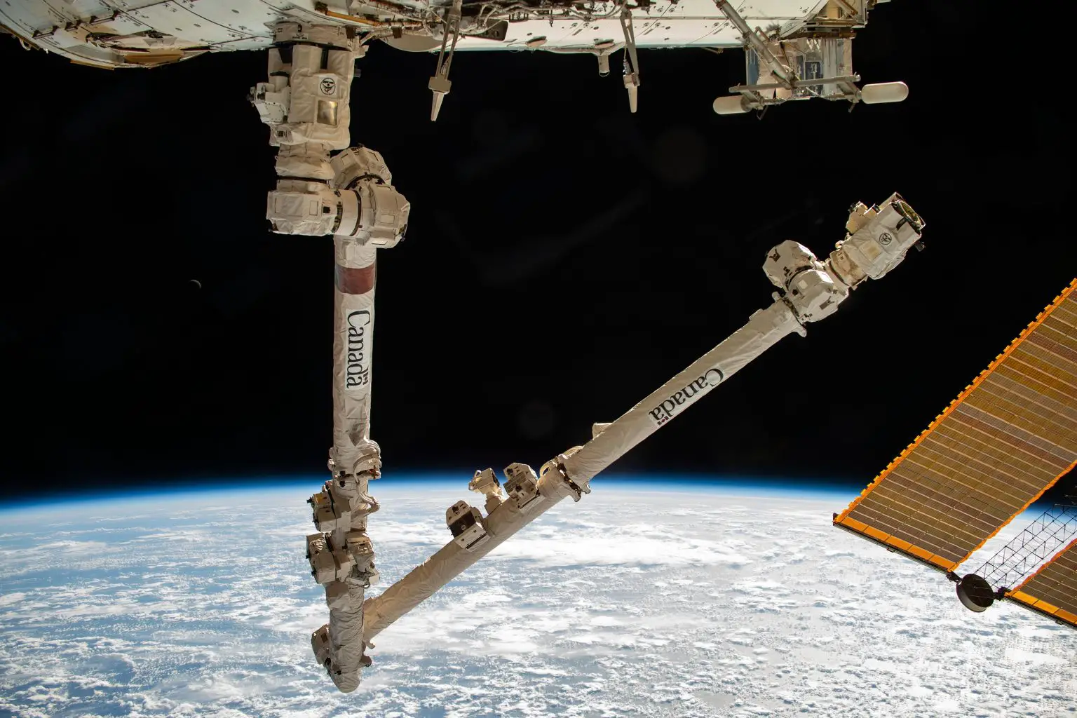 Canadarm2-Robotic-Arm-Extends-From-Space-Station-1536x1024.webp