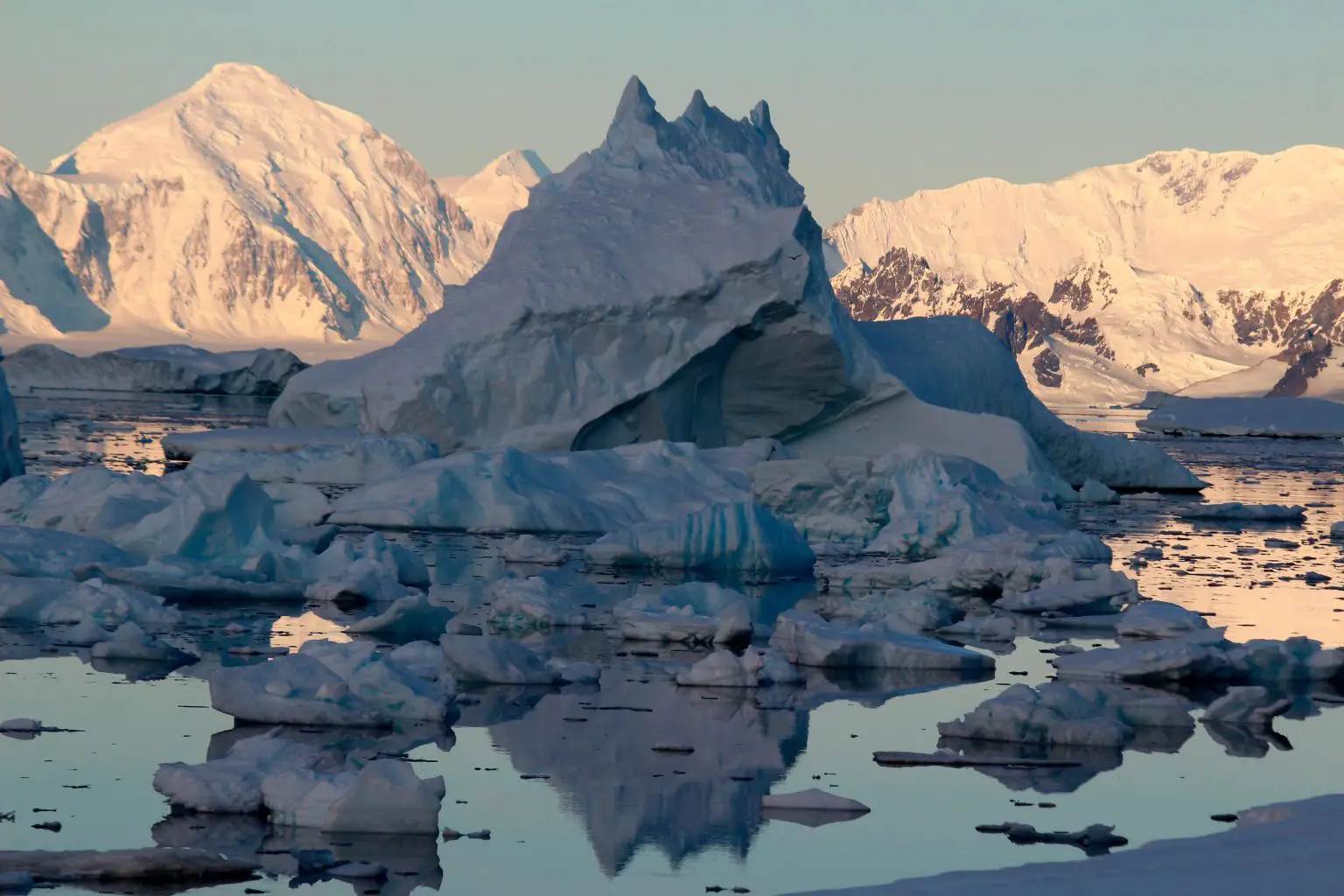 Iceberg-Ryder-Bay-1536x1024.webp
