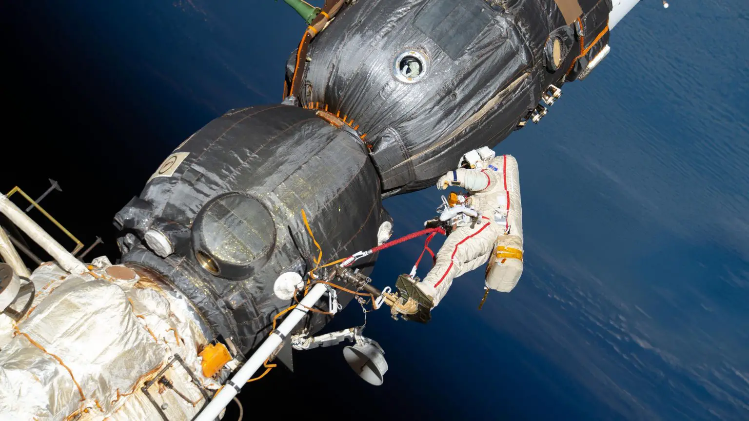 Cosmonaut-Oleg-Kononenko-Spacewalk-1536x863.webp