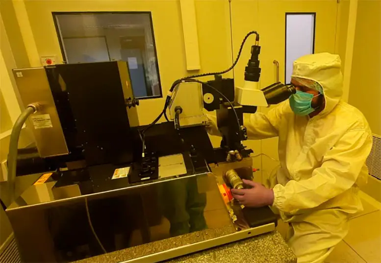 Device-Fabrication-in-Cleanroom-by-Vinod-Panwar.webp