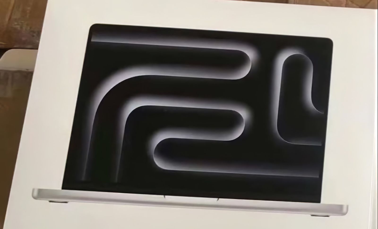 alleged-m3-macbook-pro-box.jpeg
