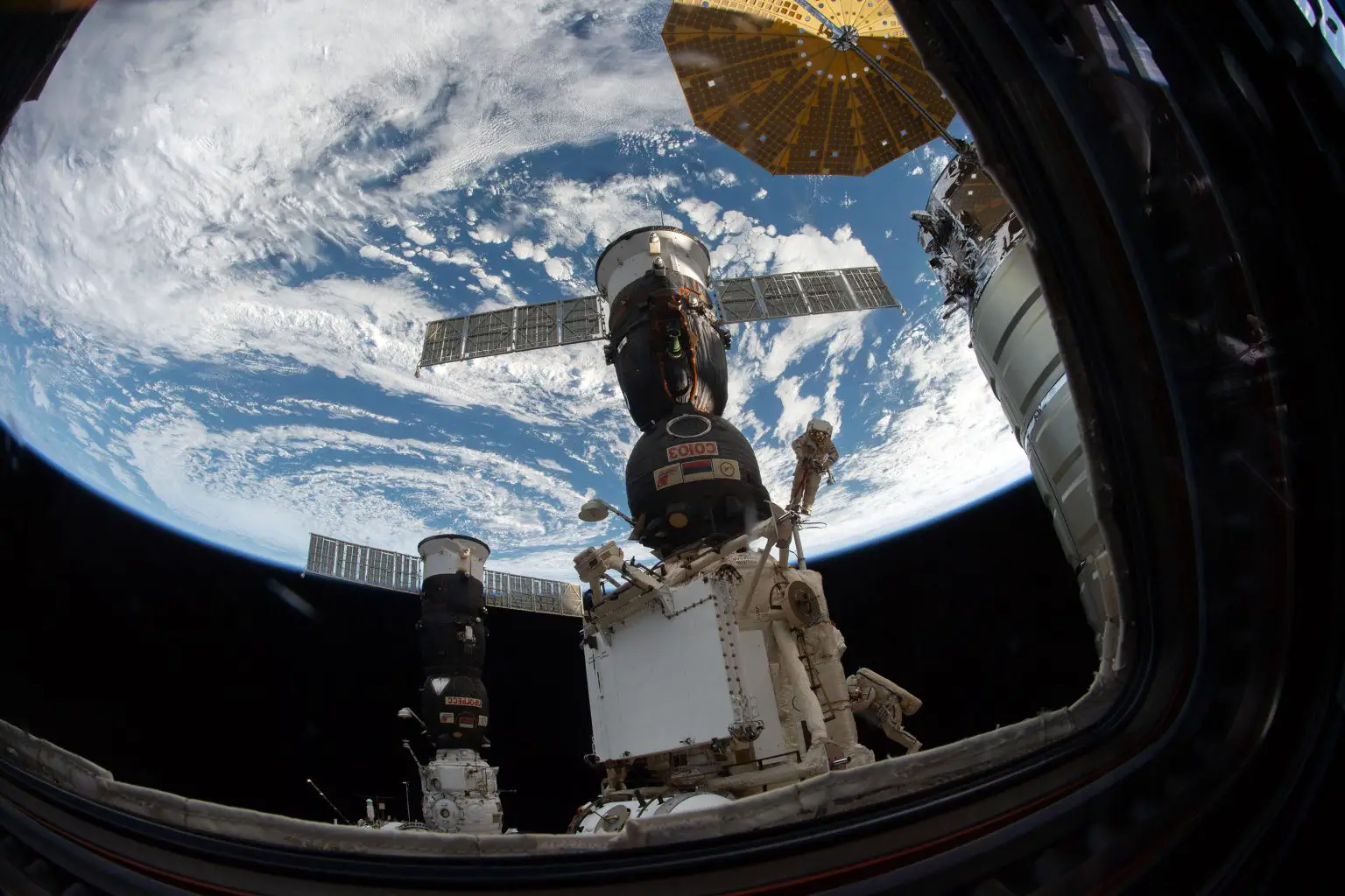 Russian-Spacewalker-Oleg-Kononenko-Strela-Boom-1536x1024.webp