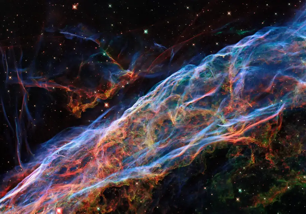 Hubble-Veil-Nebula-2048x1434.webp