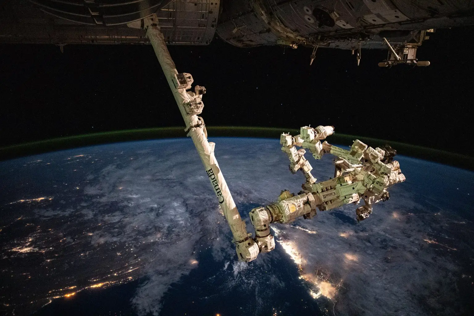 Canadarm2-Robotic-Arm-and-Its-Robotic-Hand-Dextre-1536x1024.webp