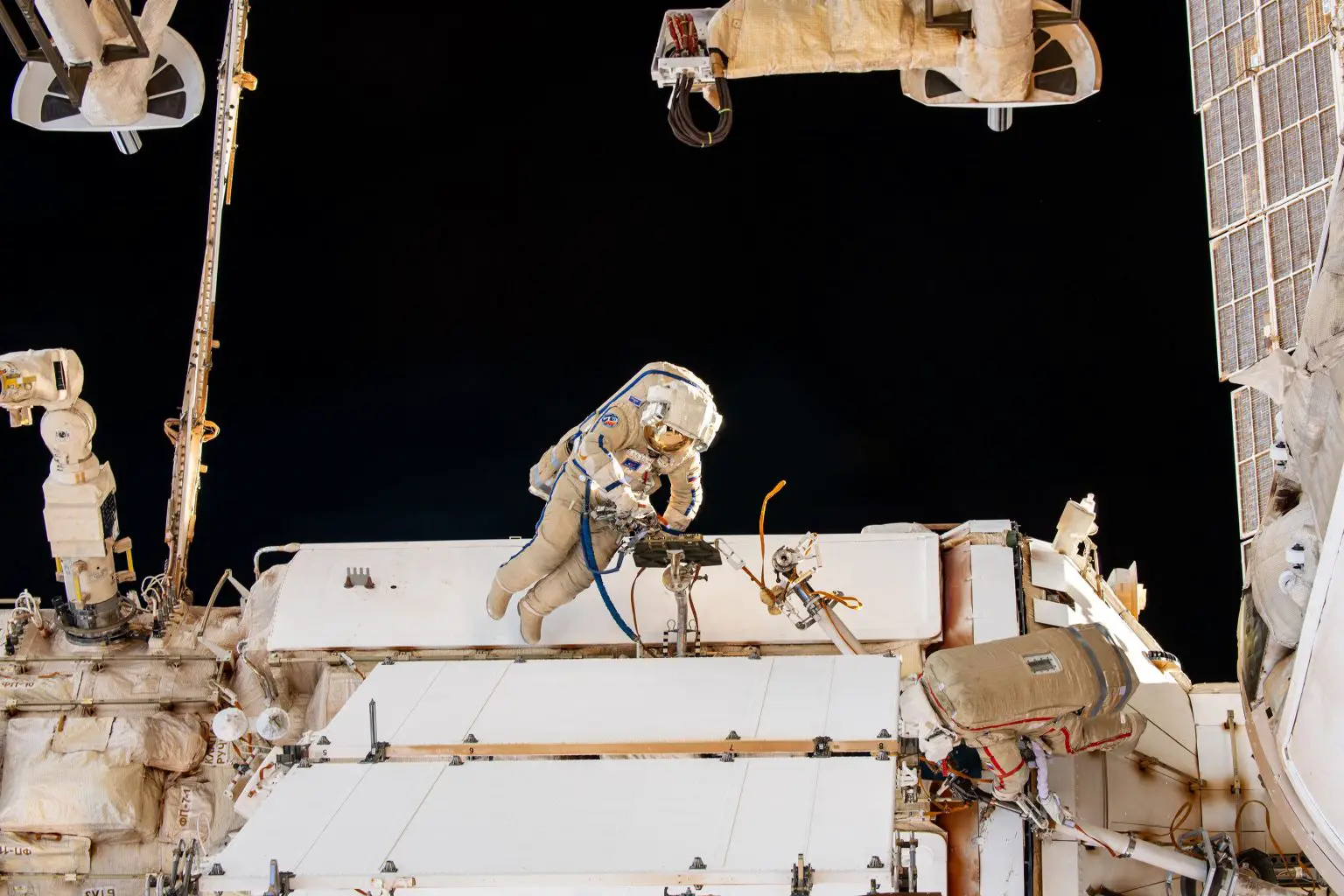 Roscosmos-Cosmonaut-Spacewalker-Nikolai-Chub-1536x1024.webp