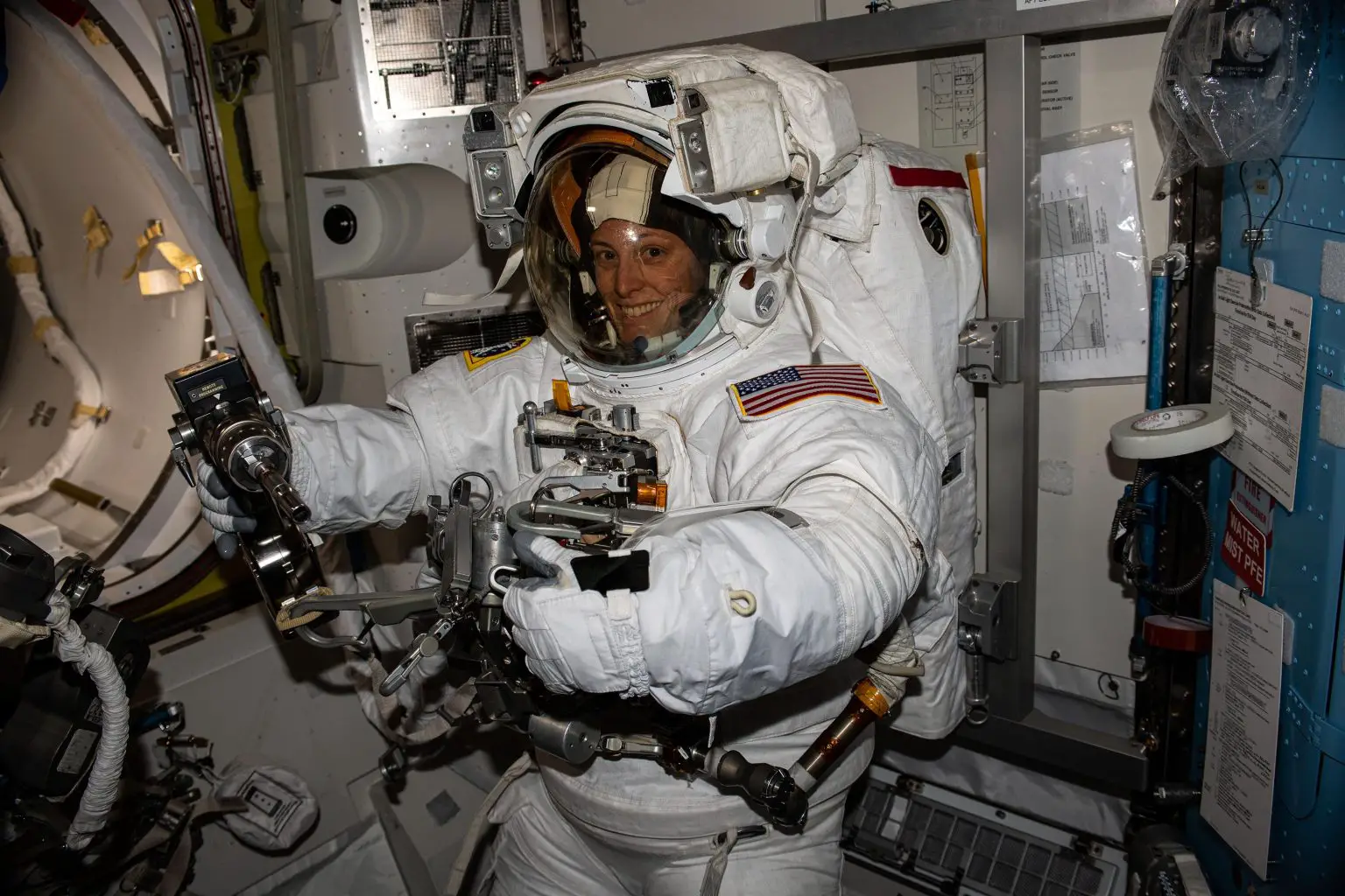 Astronaut-Loral-OHara-Tries-On-Her-Spacesuit-1536x1024.webp