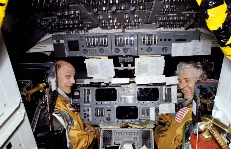 Astronauts-Thomas-Mattingly-II-Henry-Hartsfield-STS-4-777x503.webp