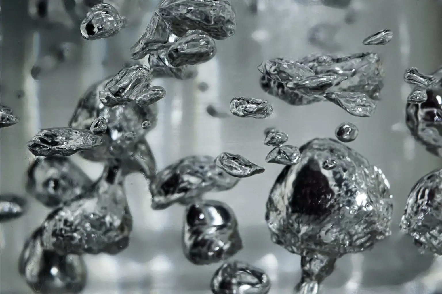 Drops-of-Mercury-in-Water-1536x1024.webp