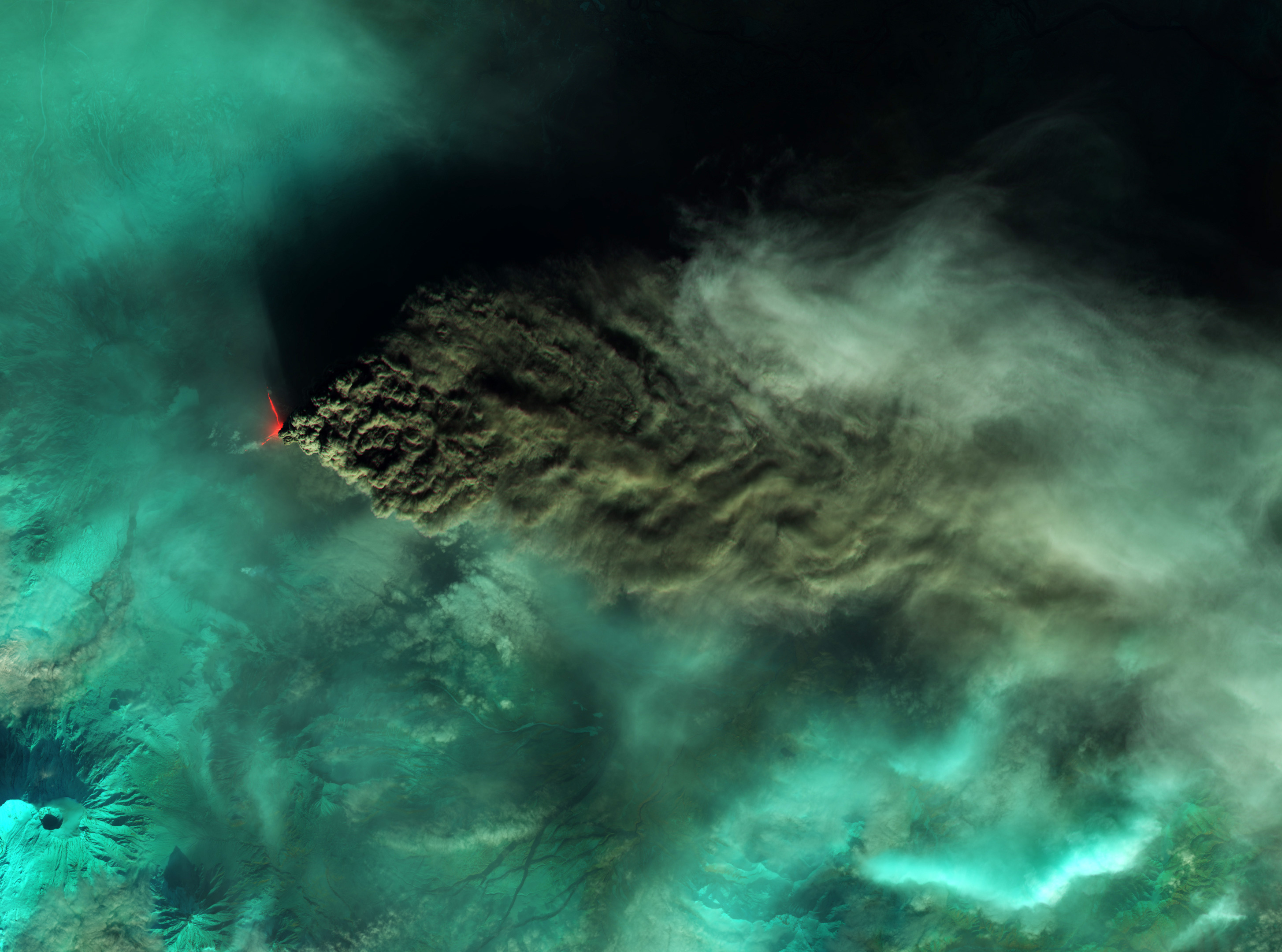 Klyuchevskoy-Lava-Flow-Ash-Plume-November-2023.jpg