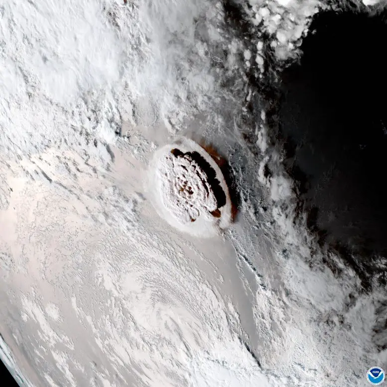 Hunga-Tonga-Eruption-NASA-GOES-17-Satellite-777x777.webp