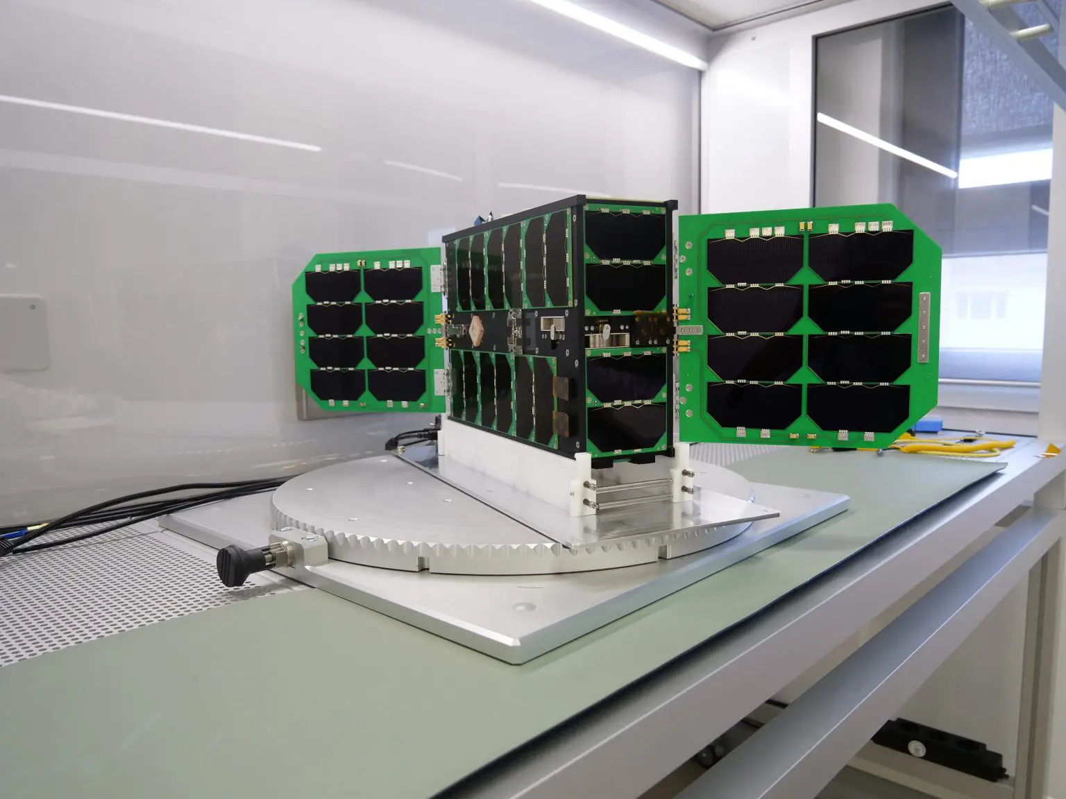 Nanosatellite-SONATE-2-Detail-1536x1152.webp