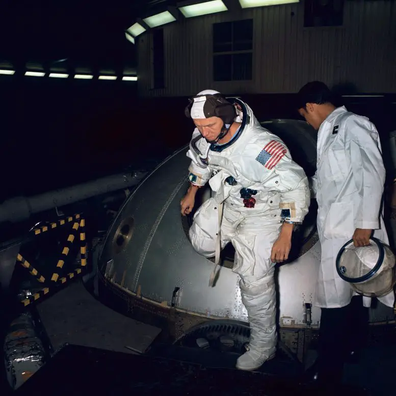 Apollo-8-Crew-Training-777x777.webp