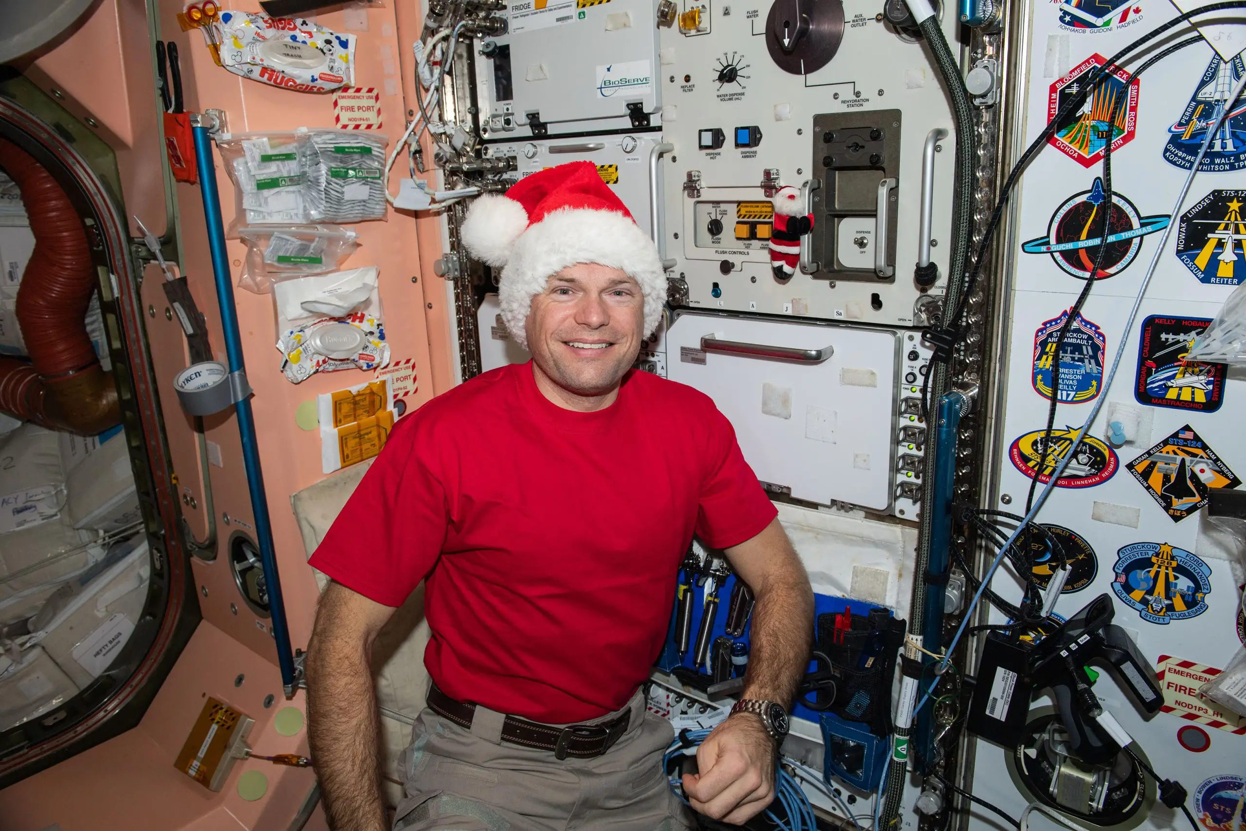 Astronaut-Andreas-Mogensen-Poses-Wearing-Santa-Claus-Hat-scaled.webp