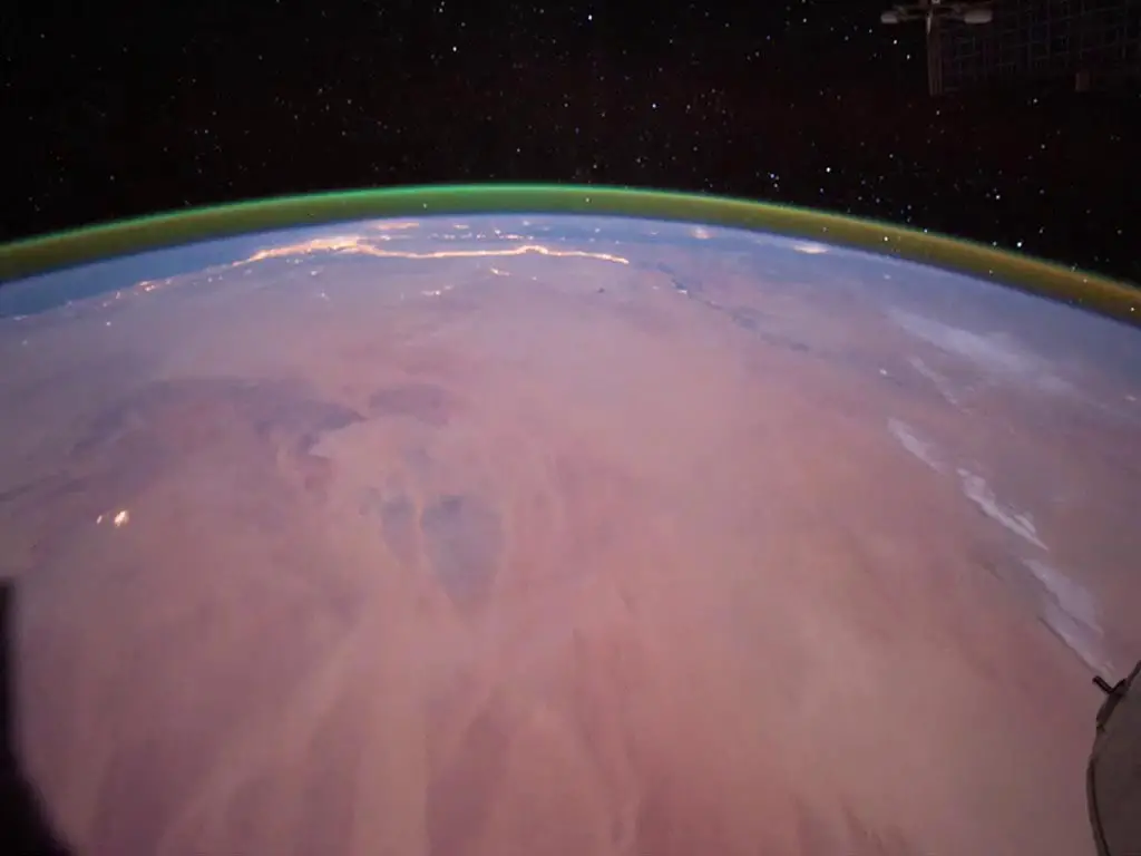 Airglow-Observed-From-the-International-Space-Station.webp