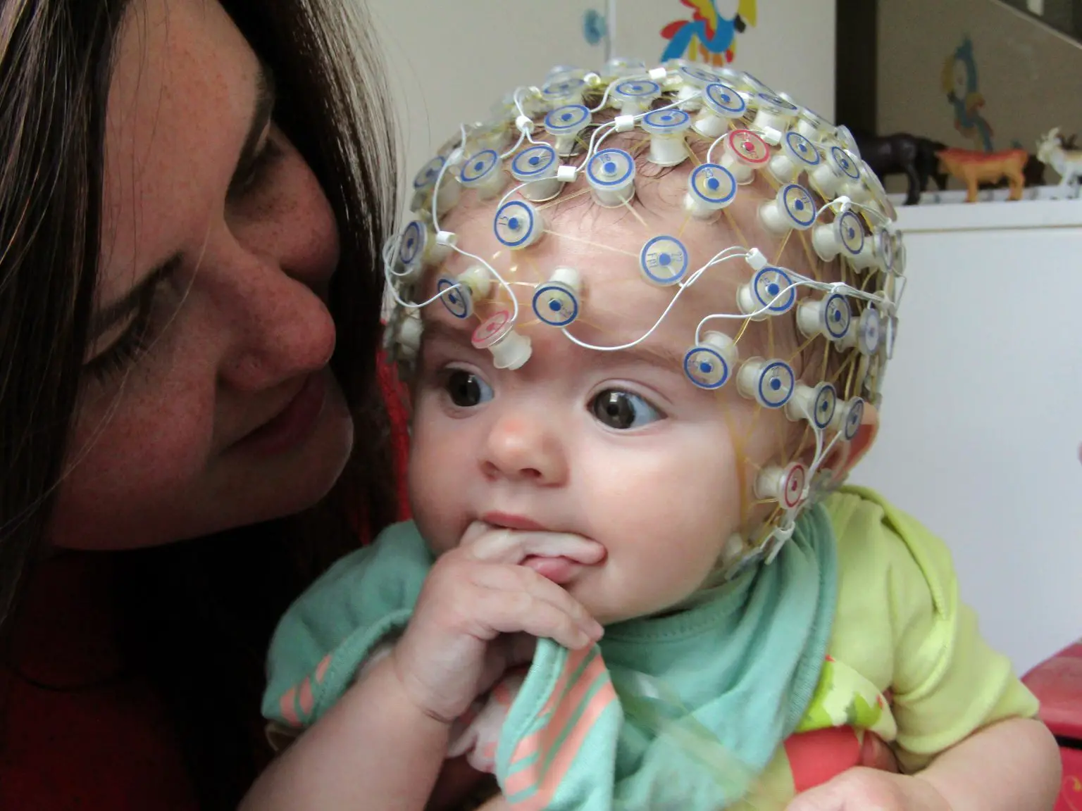 Baby-Wearing-EEG-Cap-1536x1152.webp