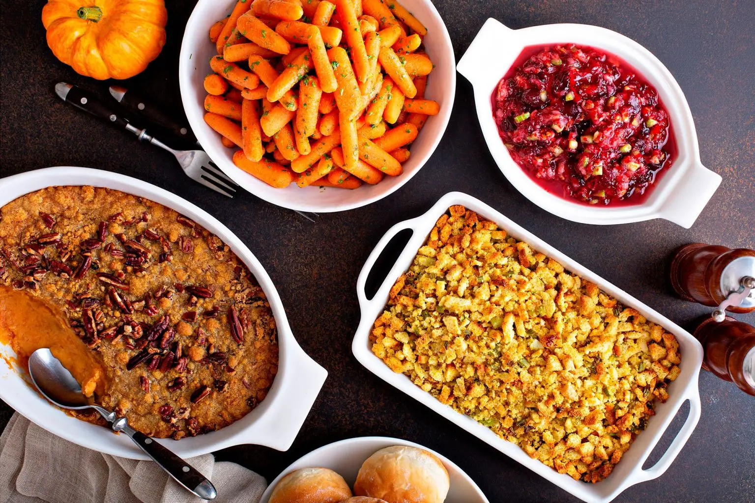 Traditional-Thanksgiving-Turkey-Dinner-Side-Dishes-1536x1024.webp