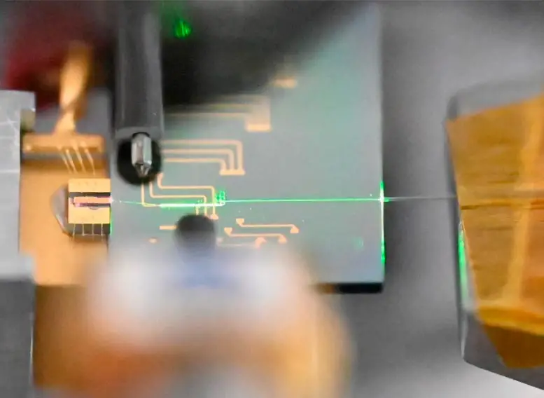 Ultrafast-Mode-Locked-Laser-Chip.webp
