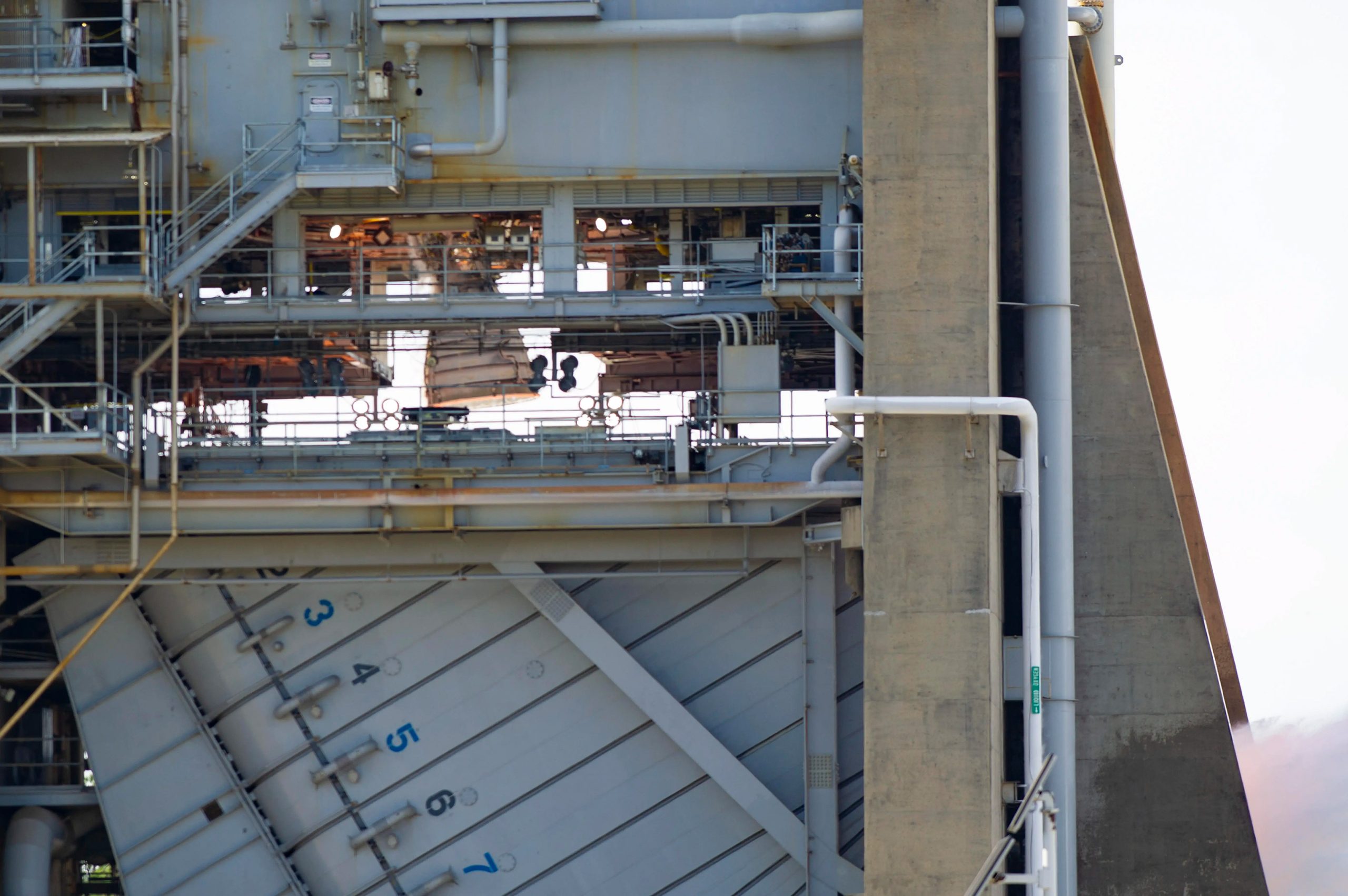 NASA-RS-25-Engine-Hot-Fire-Gimbal-Certification-Testing-scaled.jpg