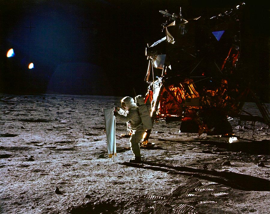 Apollo-11-Buzz-Aldrin-Solar-Wind-Collector.jpg