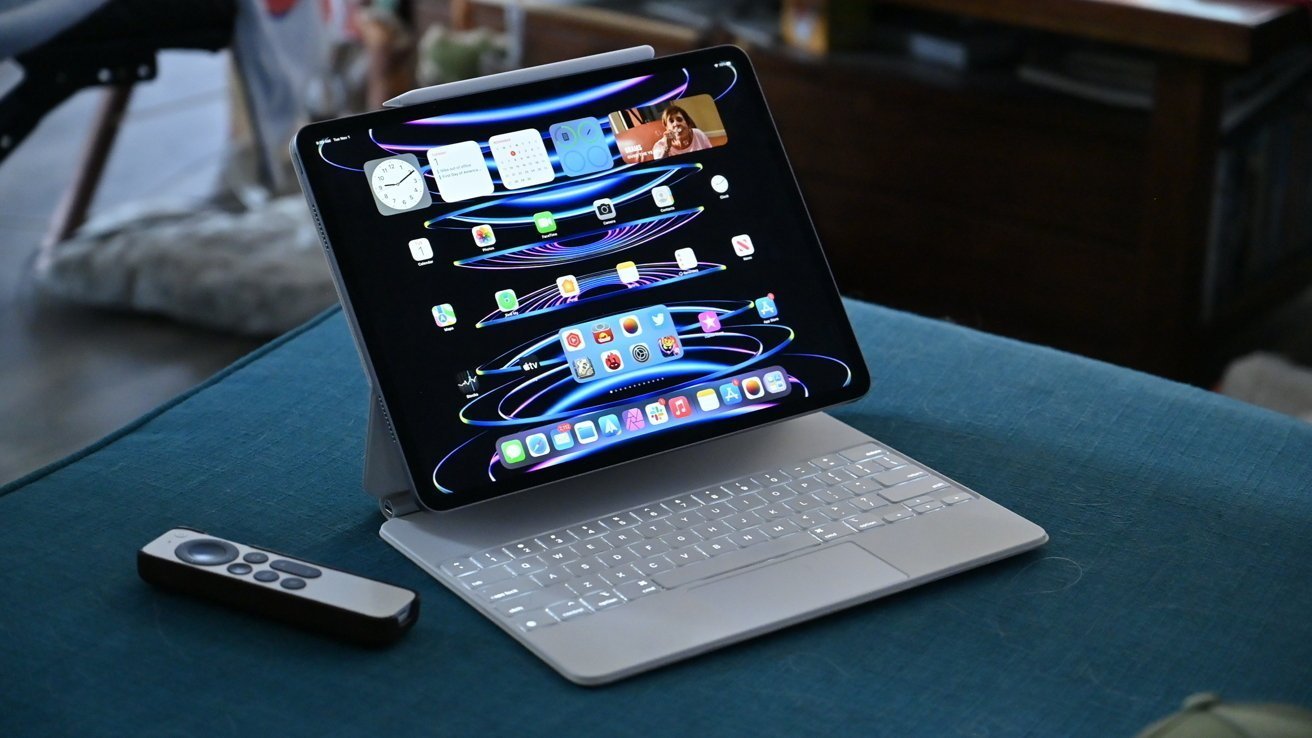57740-117596-56022-113734-50983-101026-iPad-Pro-on-Magic-Keyboard-xl-xl-xl.jpg