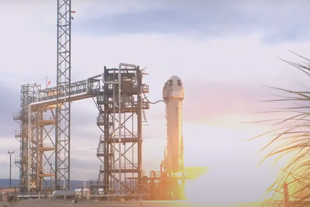blue_origin_liftoff.webp