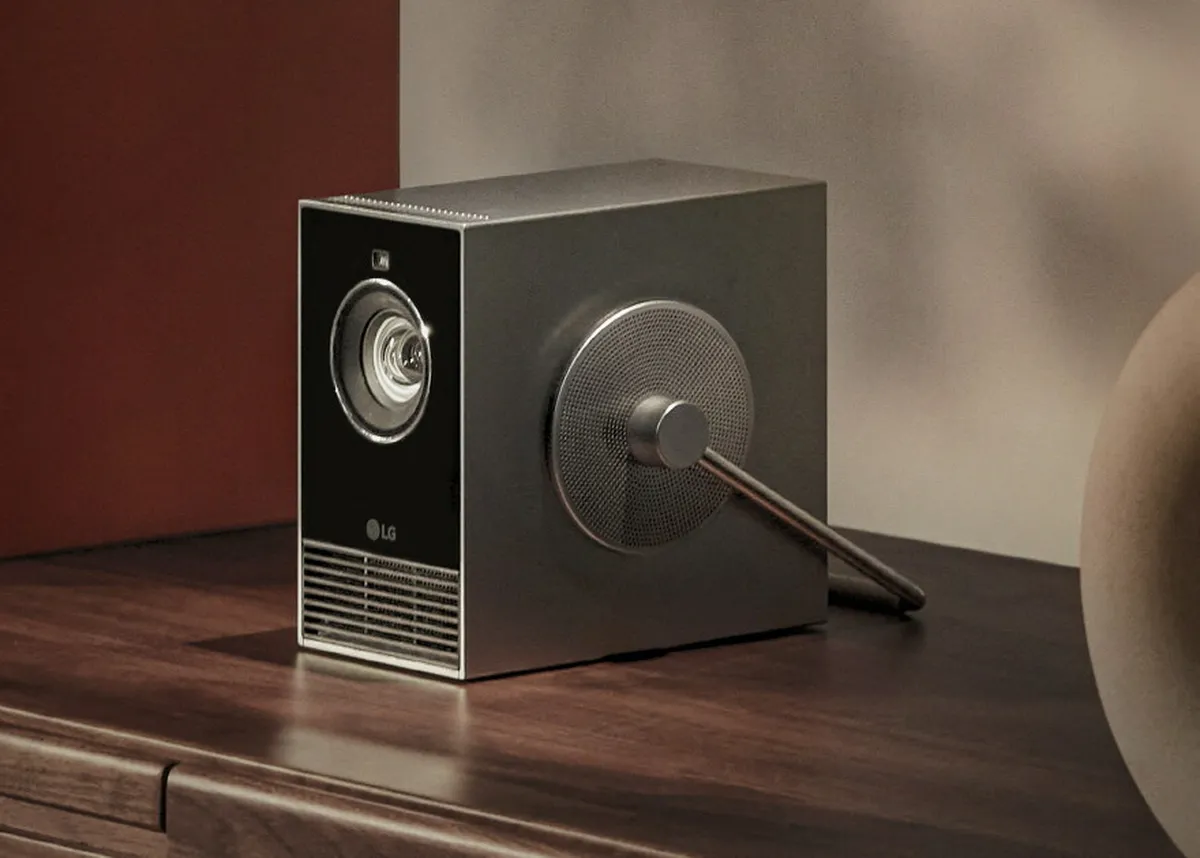 LG_CineBeam_Qube_close_cropped.webp