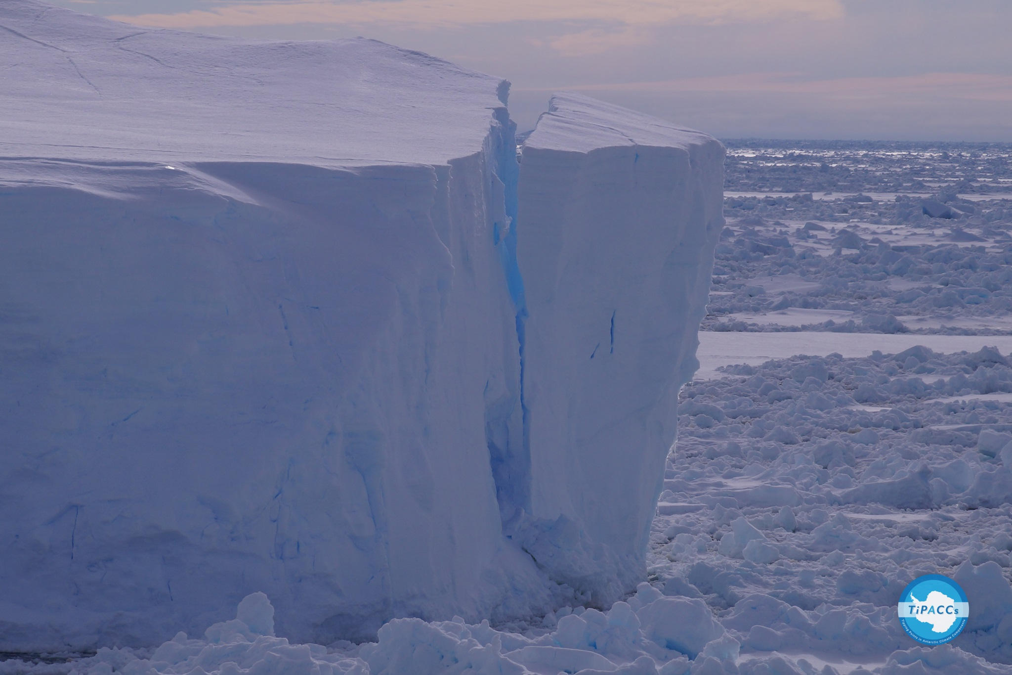 Ice-Sheet-Breaking-Away.jpg