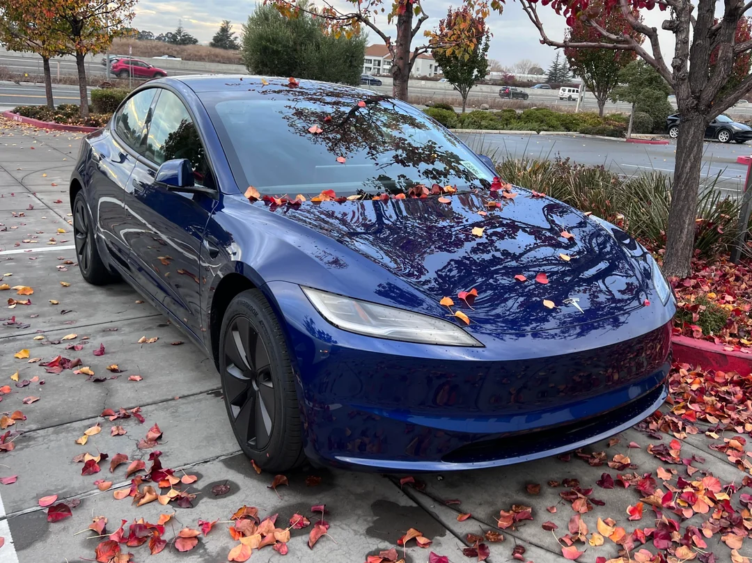 refresh-model-3-spotted-at-tesla-engineering-fremont-on-v0-64nmt9v89s9c1.webp