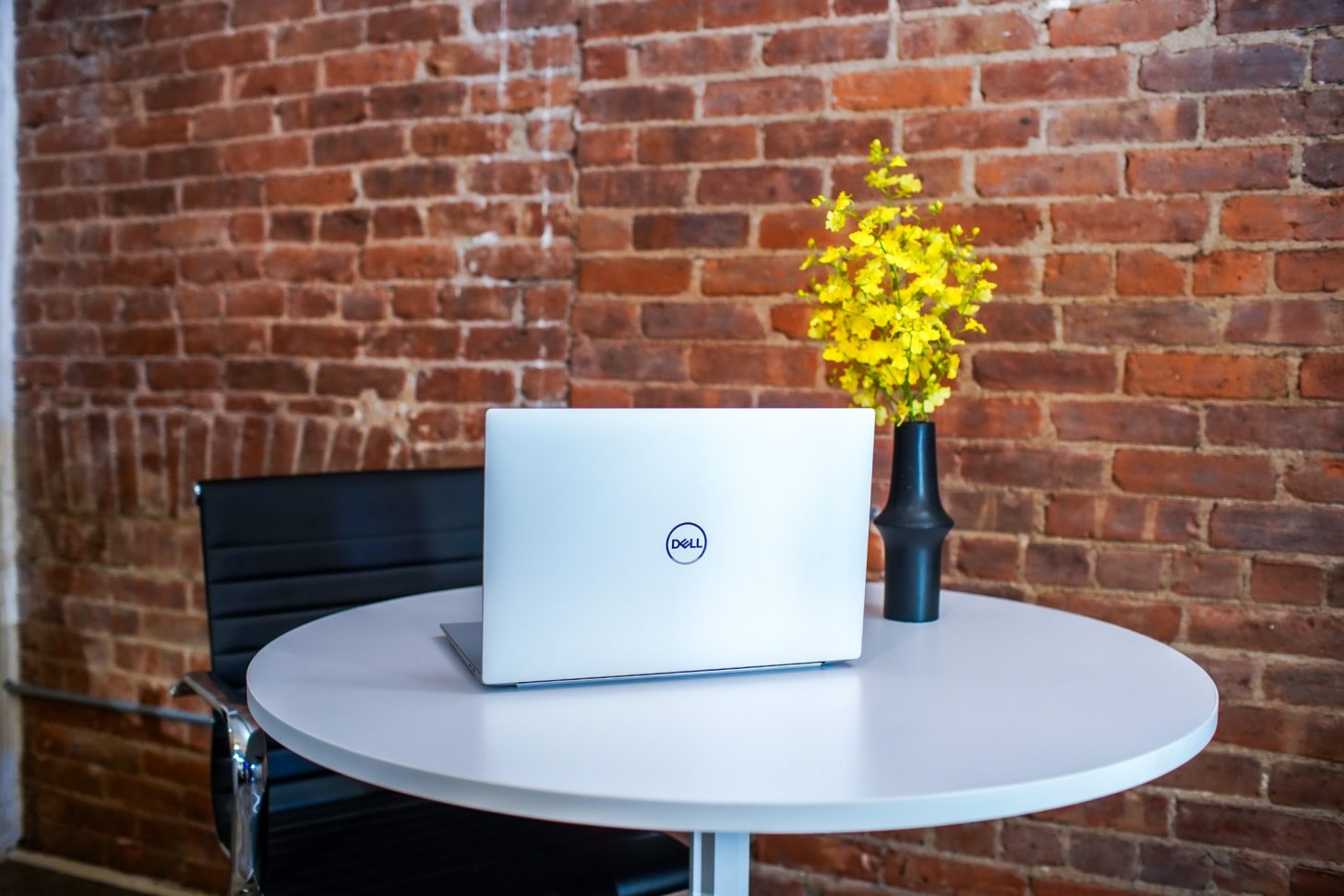 XPS-16-Light-Lifestyle-2-Custom-1456x971.jpg