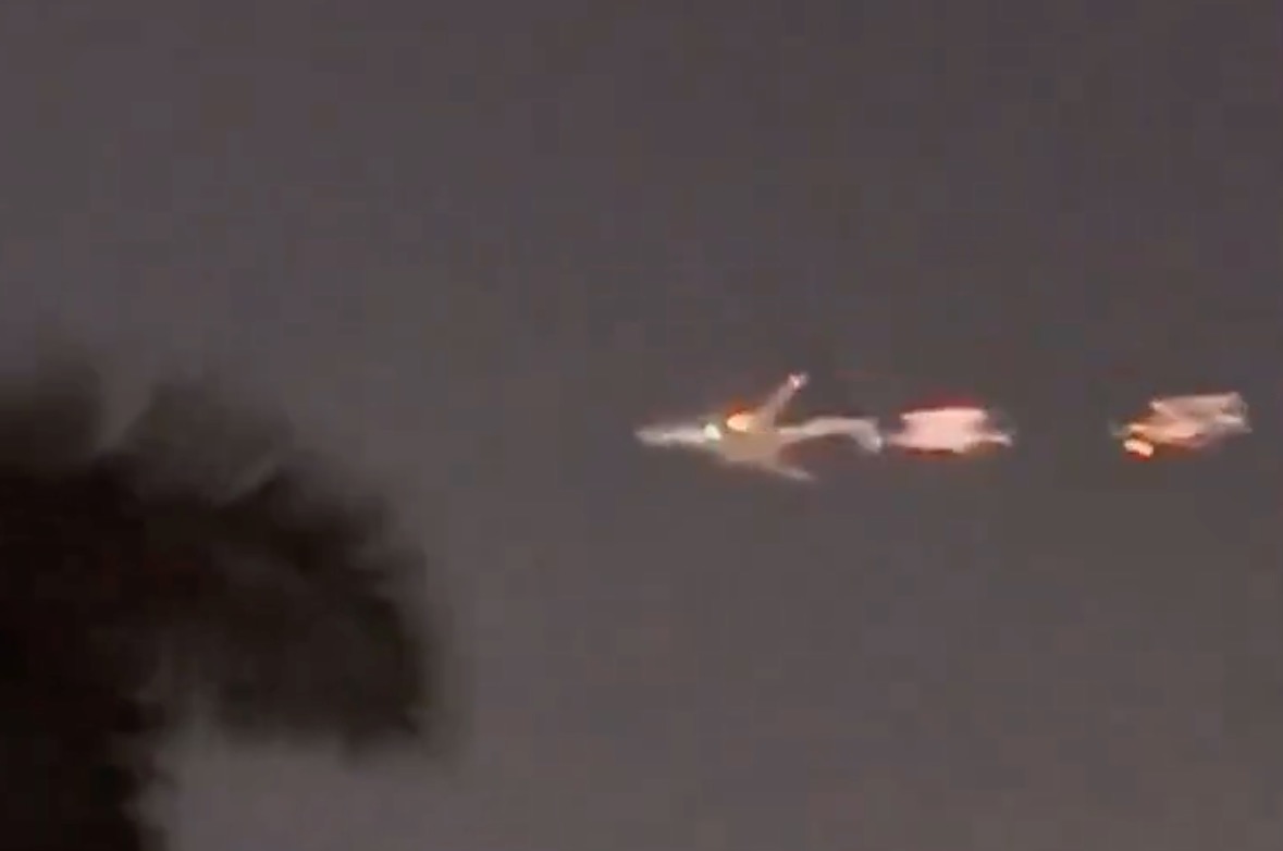 Flames-seen-shooting-out-from-Atlas-Air-Boeing-747-8-engine-flying-over-Miami.jpg