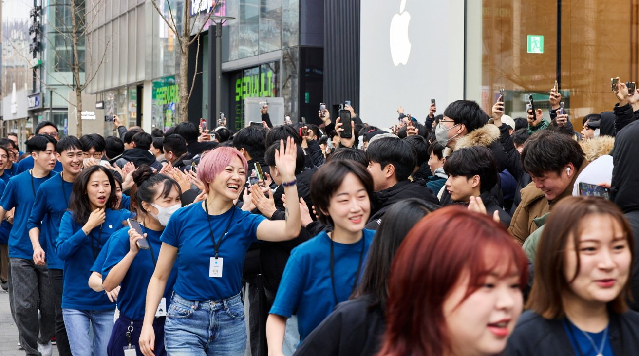 58210-118614-outside-hongdae-store-xl.jpg