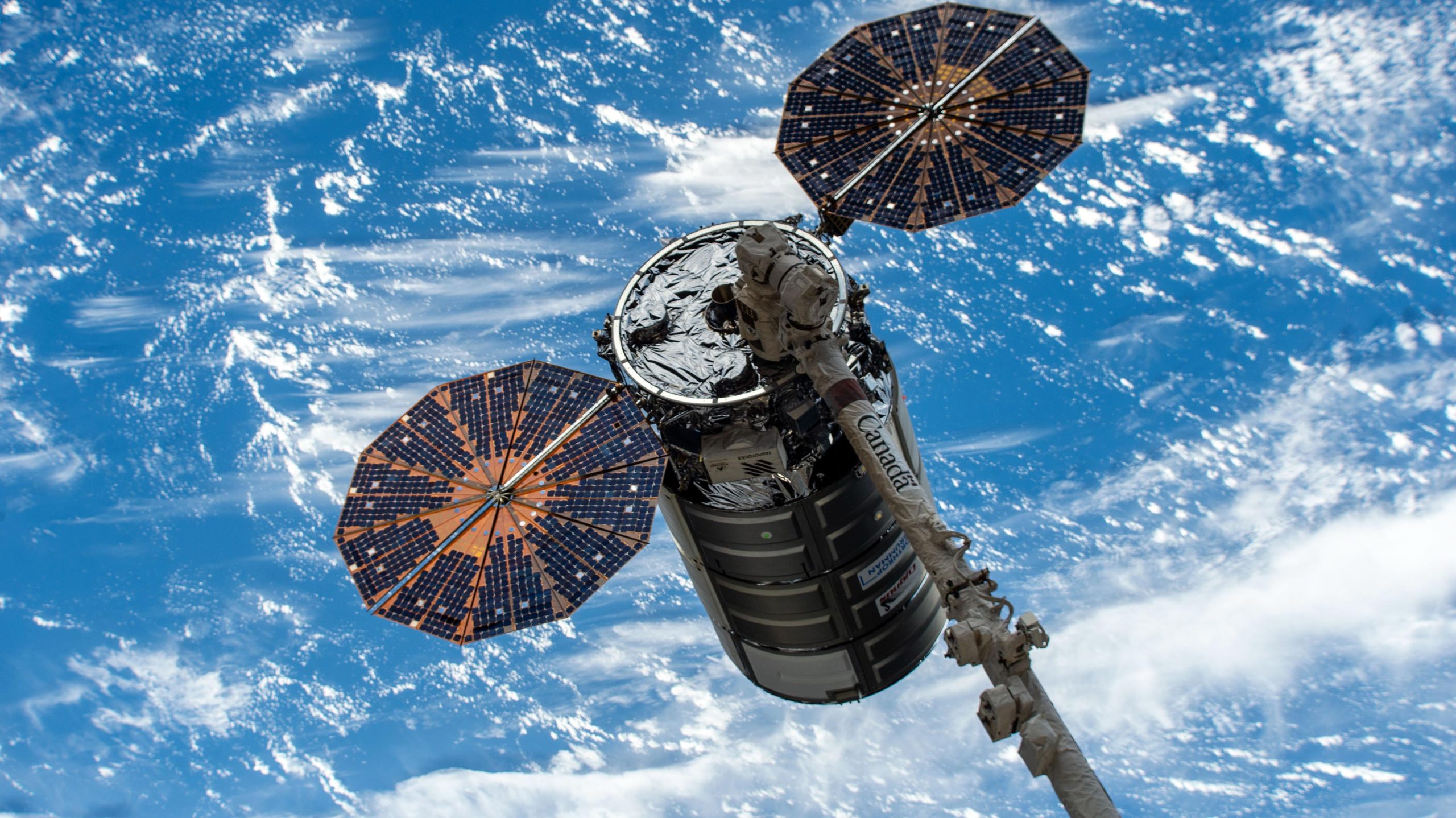 Cygnus-Space-Freighter-Canadarm2-Robotic-Arm-scaled.jpg