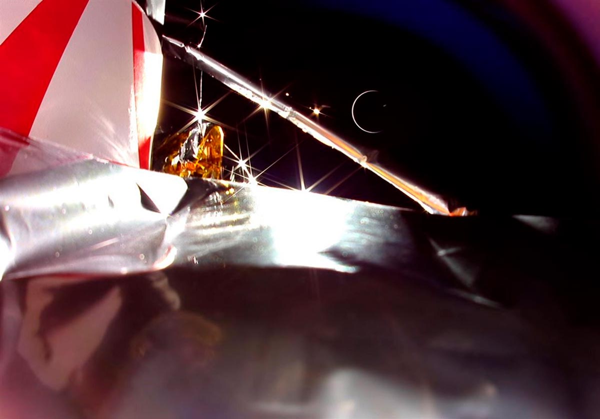 Peregrine-Lunar-Lander-in-Space.jpg
