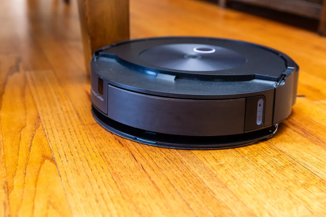 226425_Roomba_Combo_Review_JTuohy_0014.webp