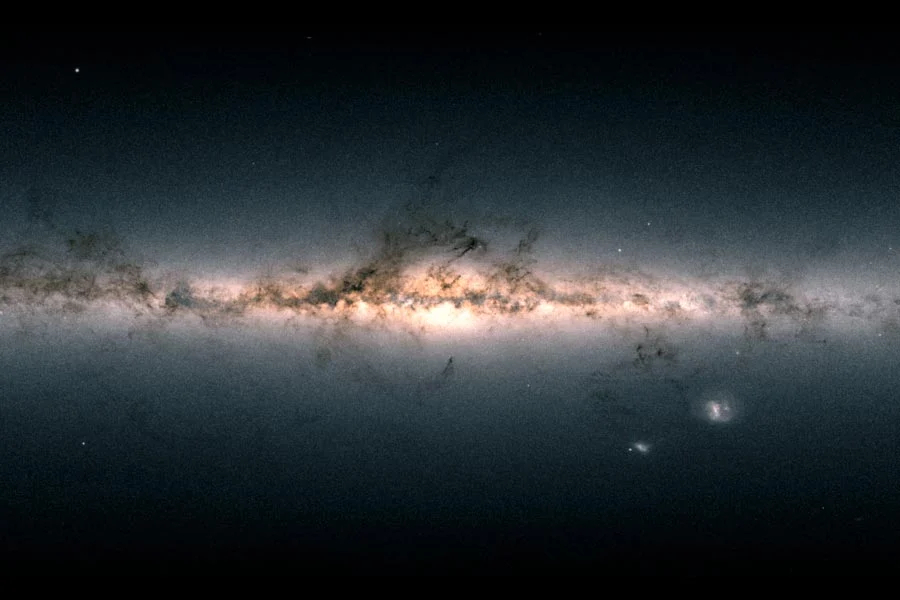 Milky-Way-Gravitational-Core-Lighter-in-Mass（WEBP 图像，900x600 像素）.jpg