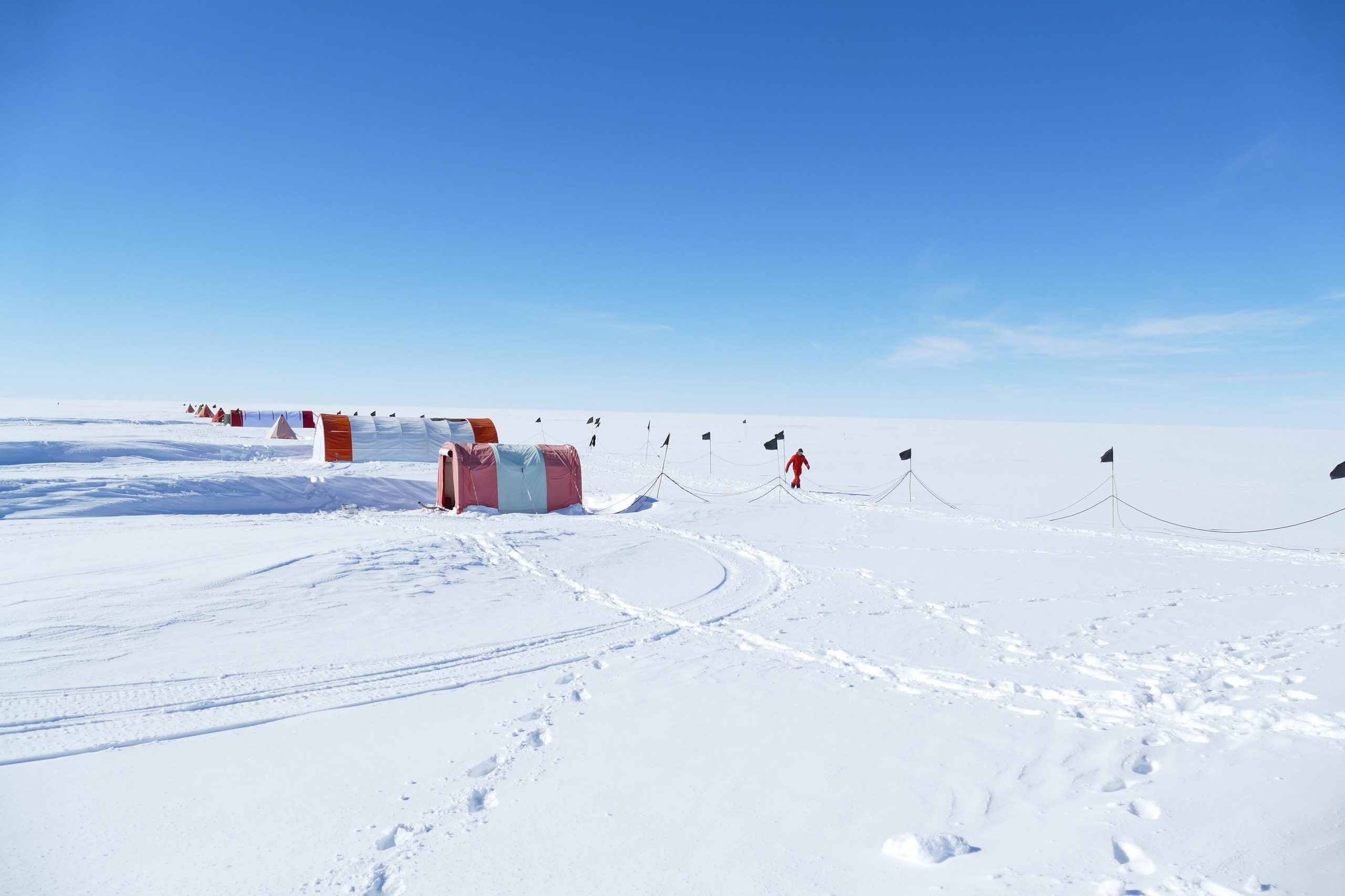 Drilling-and-Living-Tents-at-Skytrain-Ice-Rise-scaled.jpg
