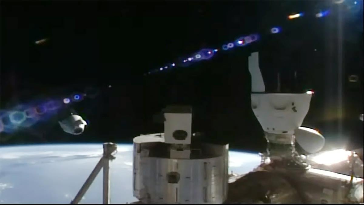 SpaceX-Dragon-Freedom-Spacecraft-Backs-Away-From-Space-Station.jpg