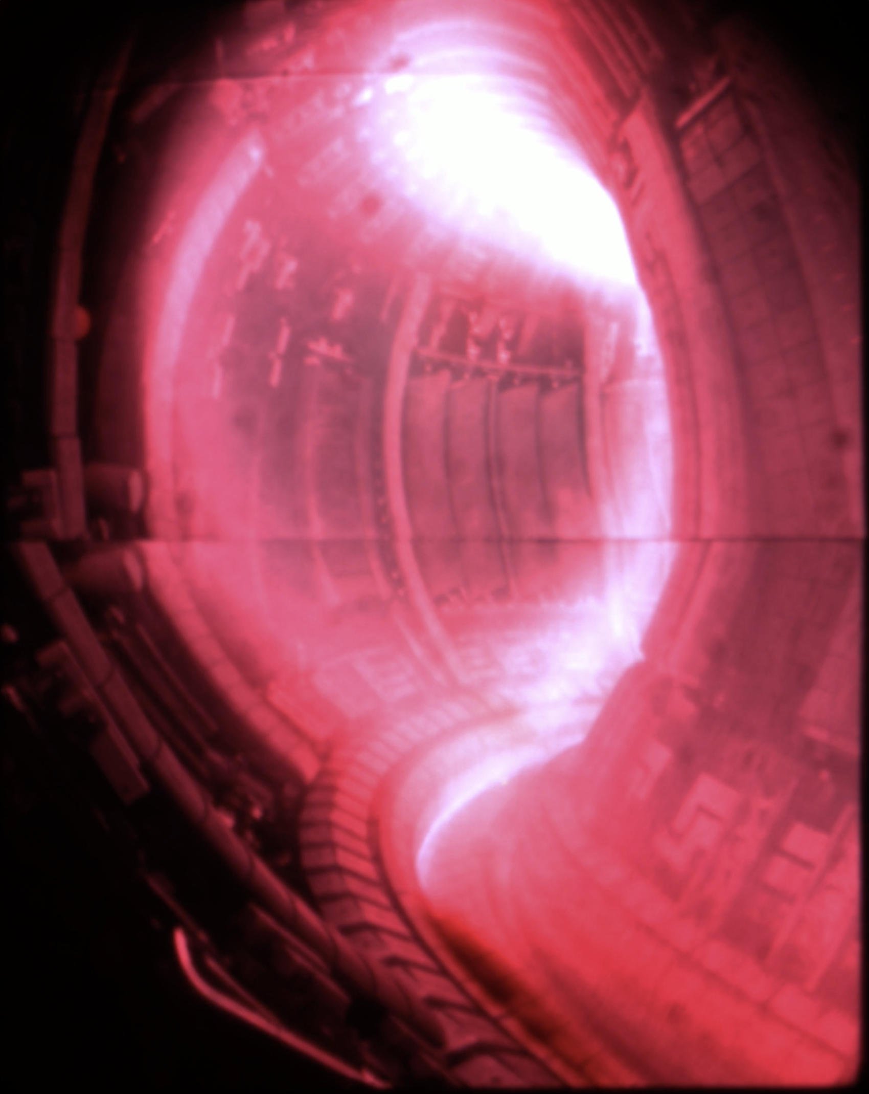 Looking-Inside-the-Joint-European-Torus-Tokamak-at-Pulse-104522(1).jpg