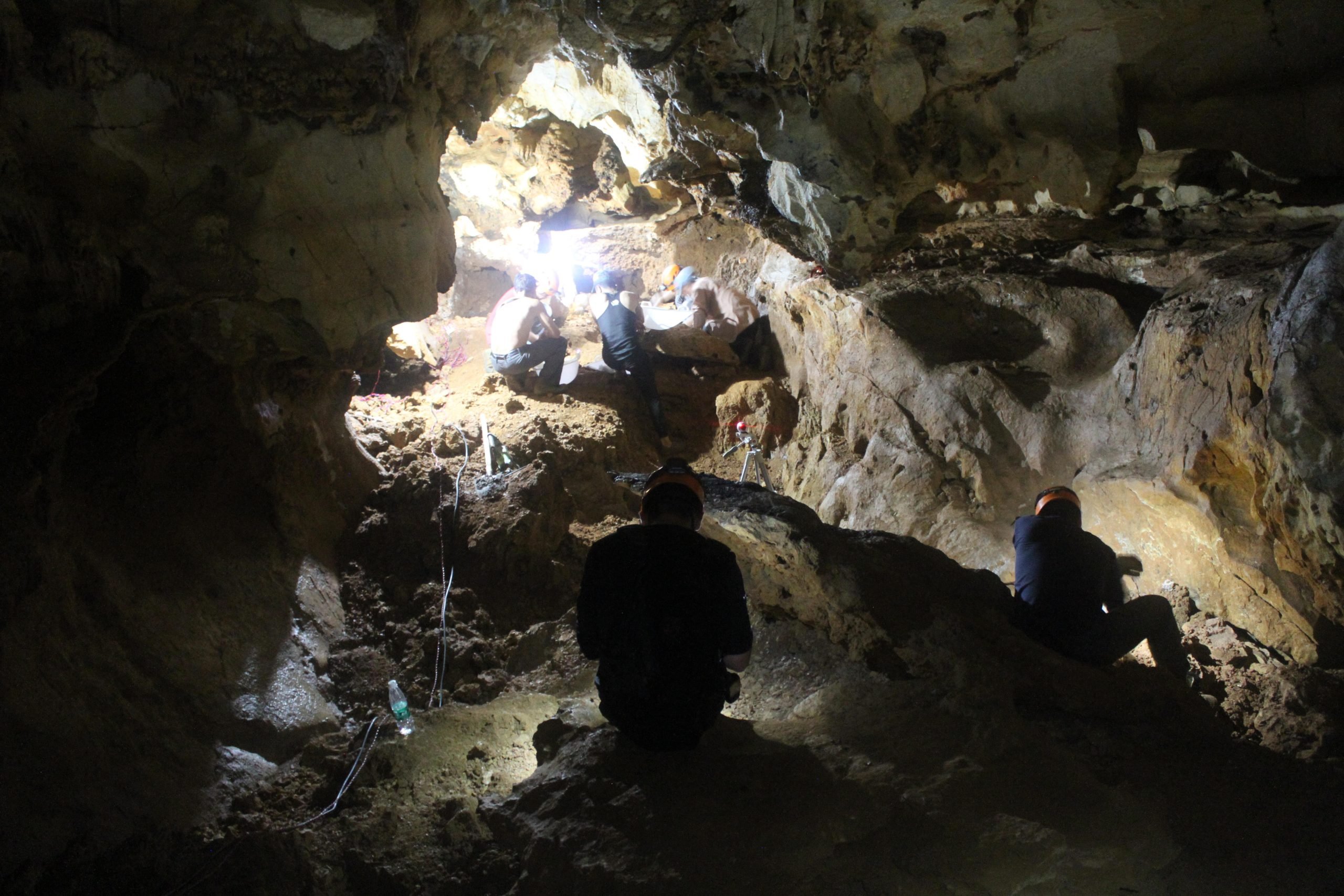 Excavations-in-Ma-Feng-Cave-Guangxi-scaled.jpg