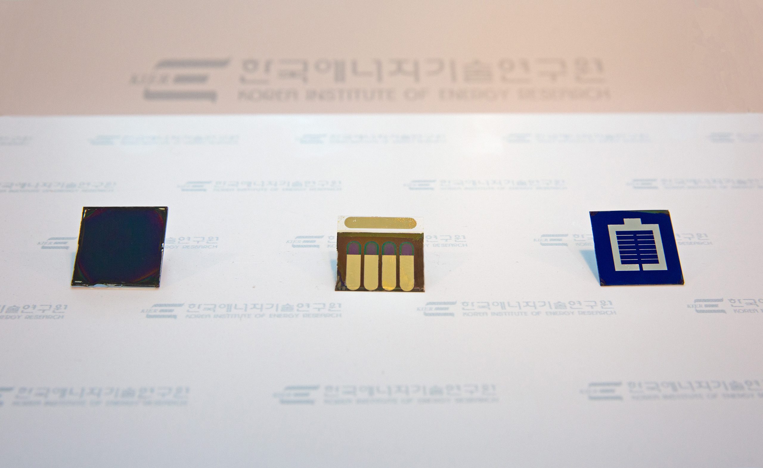 Perovskite-Solar-Cell-Semi-Transparent-Perovskite-Solar-Cell-Perovskite-Si-Tandem-Solar-Cell-scaled.jpg