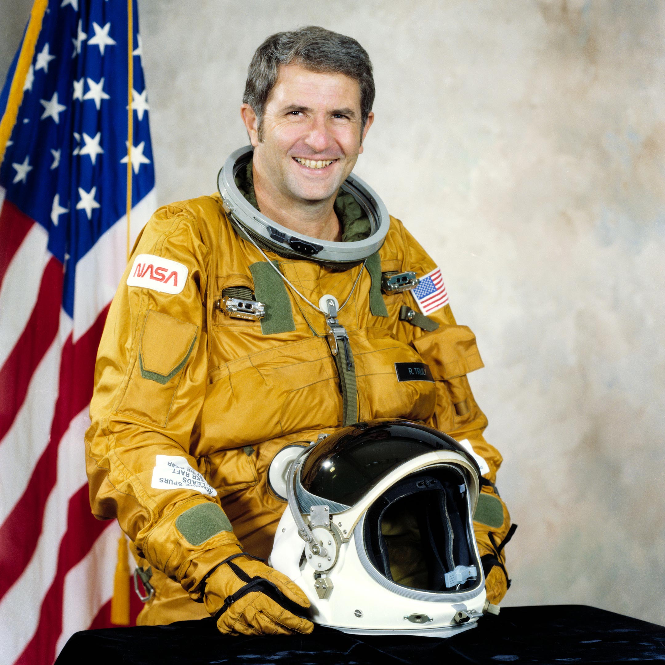 Astronaut-Richard-Truly-Official-NASA-Portrait.jpg