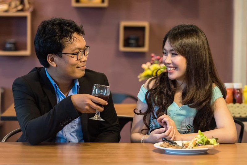 Eating-refined-carbs-could-reduce-perceived-facial-attractiveness-study-says.jpg