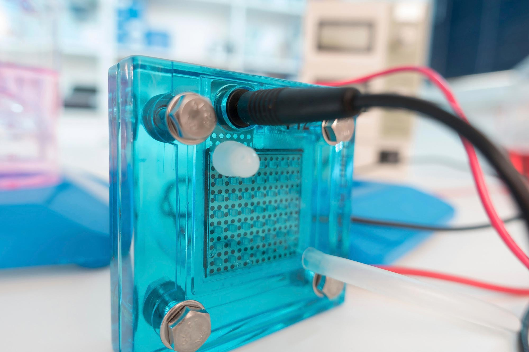 Hydrogen-Fuel-Cell-in-Lab_jpg_92.jpg