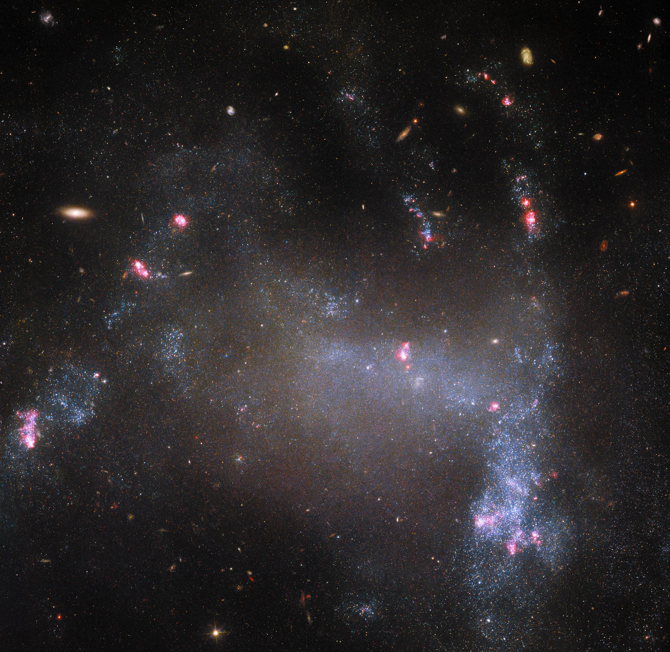 Irregular-Galaxy-UGC-5829_jpg_92.jpg
