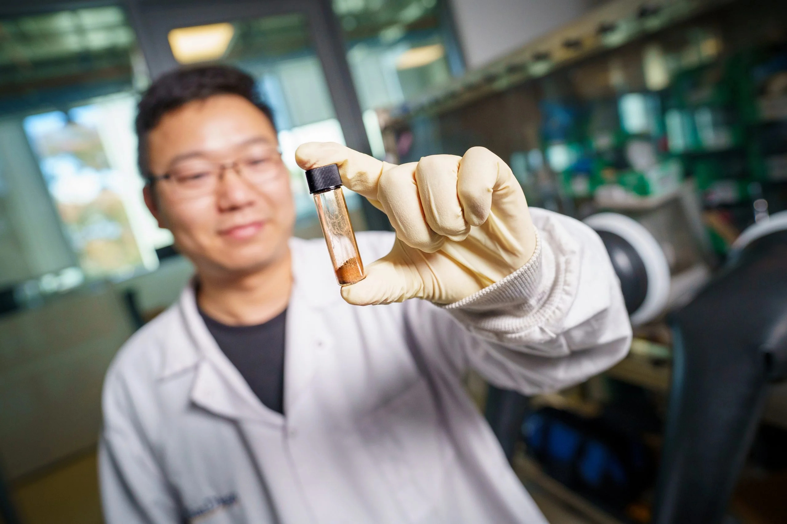 Researcher-Holding-Healable-Sulfur-Cathode-scaled_jpg_92.jpg