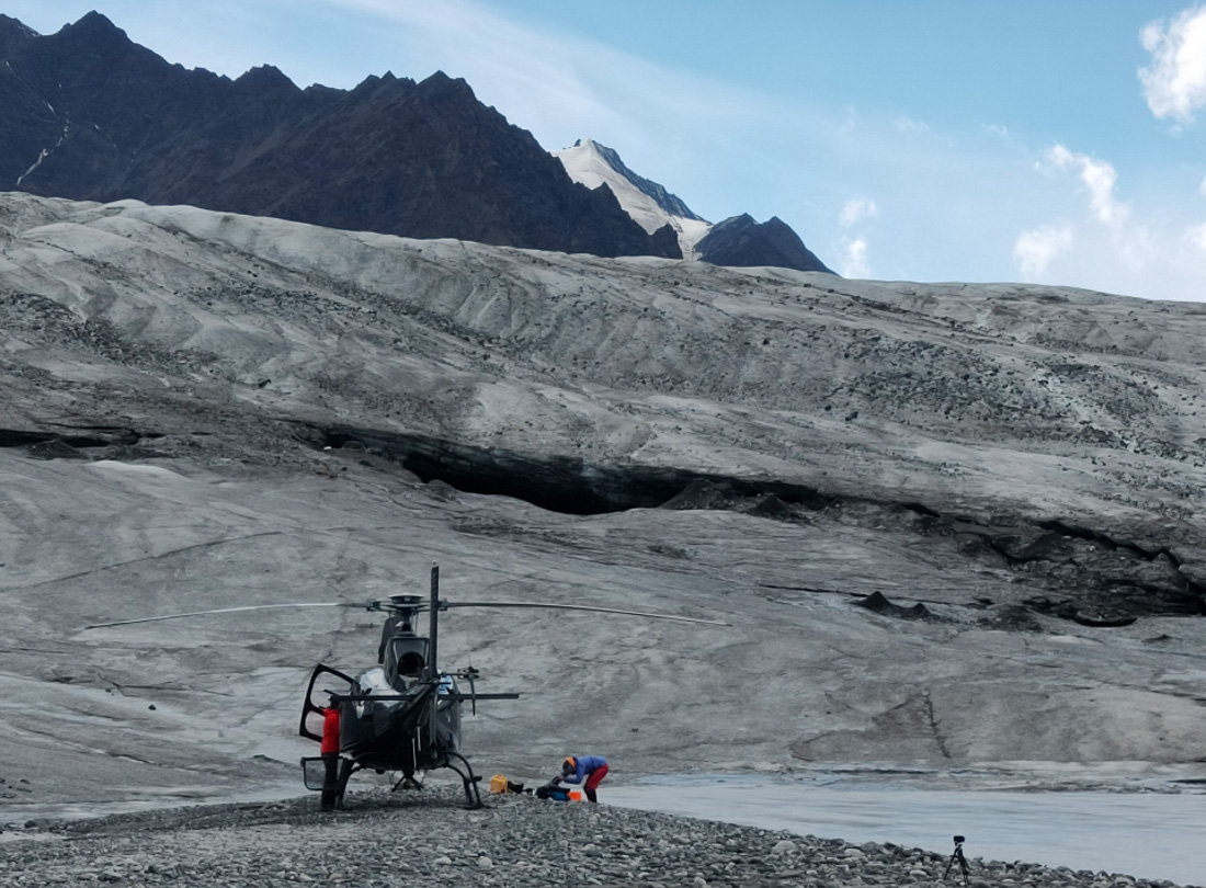 Sarah-Elise-Sapper-Guides-Helicopter-Glacier.jpg