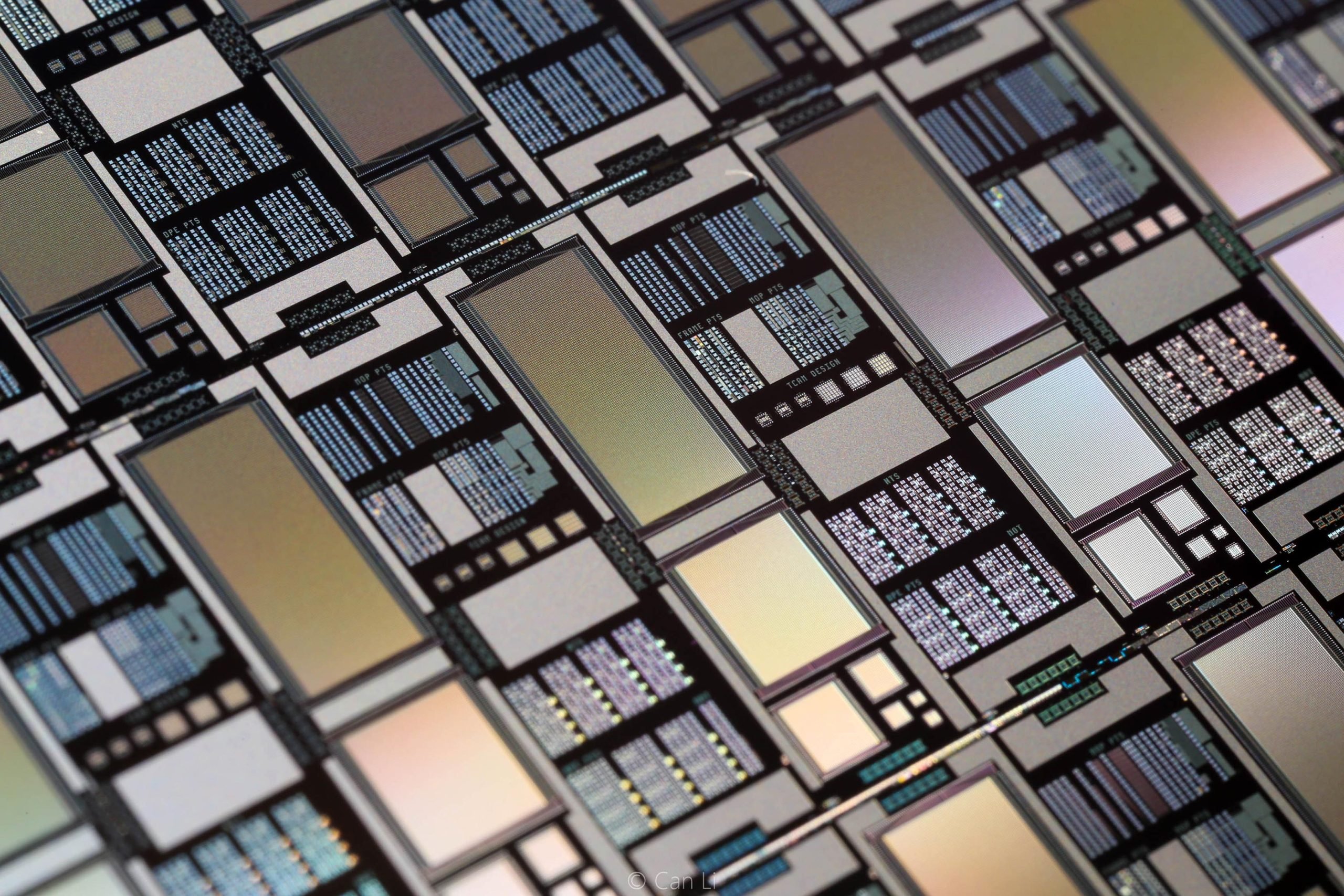Memristor-Crossbar-Array-Chips-scaled.jpg